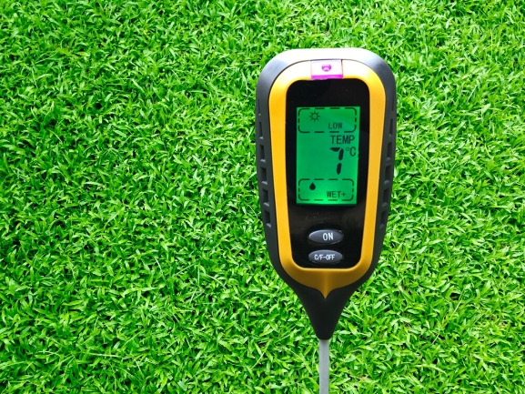 Measure a lawn’s soil temperature